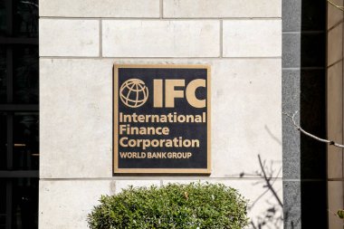 Washington D.C., ABD - 1 Mart 2020: Washington, D.C. 'deki genel merkez binasında IFC imzası Uluslararası Finans Şirketi (IFC) bir finans kurumudur..