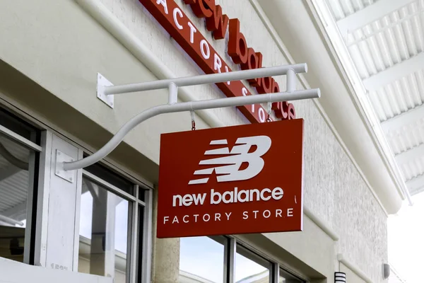 Orlando Florida Usa February 2020 New Balance Store Sign Orlando — Stock Photo, Image