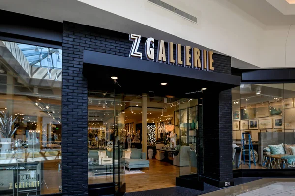 佛罗里达州 2020年2月23日 美国佛罗里达州坦帕的Z Gallerie商店 Gallerie是一家美国家居装饰 艺术和装饰连锁店 — 图库照片