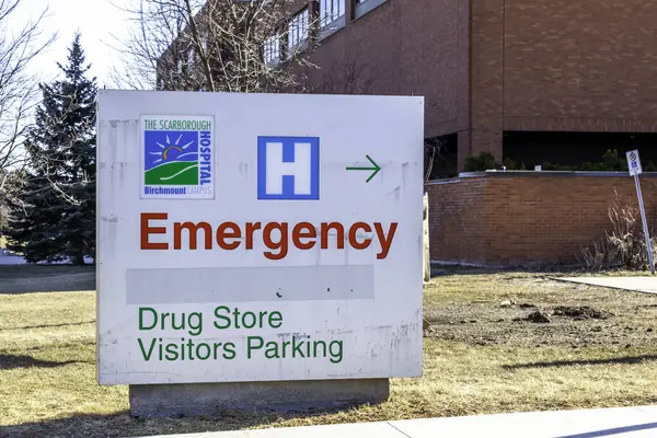 加拿大多伦多 2020年3月15日 加拿大多伦多Birchmount校园Scarborough医院急诊和药店标志 — 图库照片