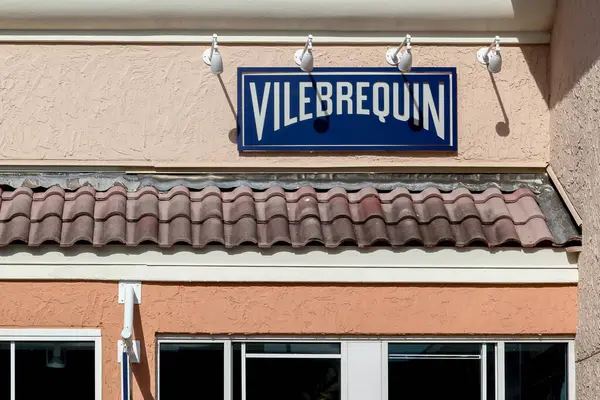 オーランド フロリダ アメリカ 2020 フロリダ州オーランドの入り口の上にVilebrequin店のサイン ヴィルブリキンは 水着を専門とするフランスの高級ブランドです — ストック写真