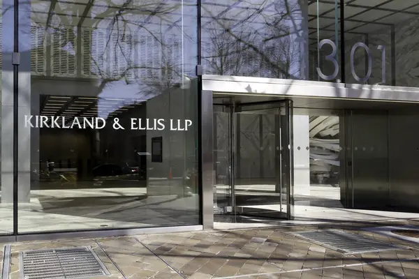 ワシントンD アメリカ 2020 ワシントンDcのキークランドとエリスLlpオフィスの入り口 カークランドとエリスLlpはアメリカの法律事務所です — ストック写真