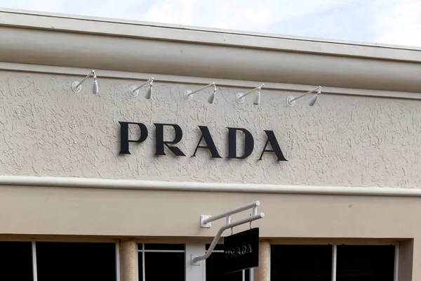 Orlando Florida Usa February 2020 Prada Store Sign Wall Orlando — Stock Photo, Image