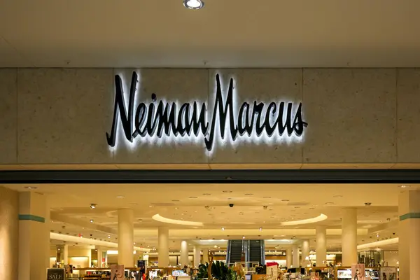 美国佛罗里达州坦帕 2020年2月23日 美国佛罗里达州坦帕的Neiman Marcus商店标志 尼曼马库斯集团 Neiman Marcus Group Inc 是一家美国连锁奢侈品百货公司 — 图库照片