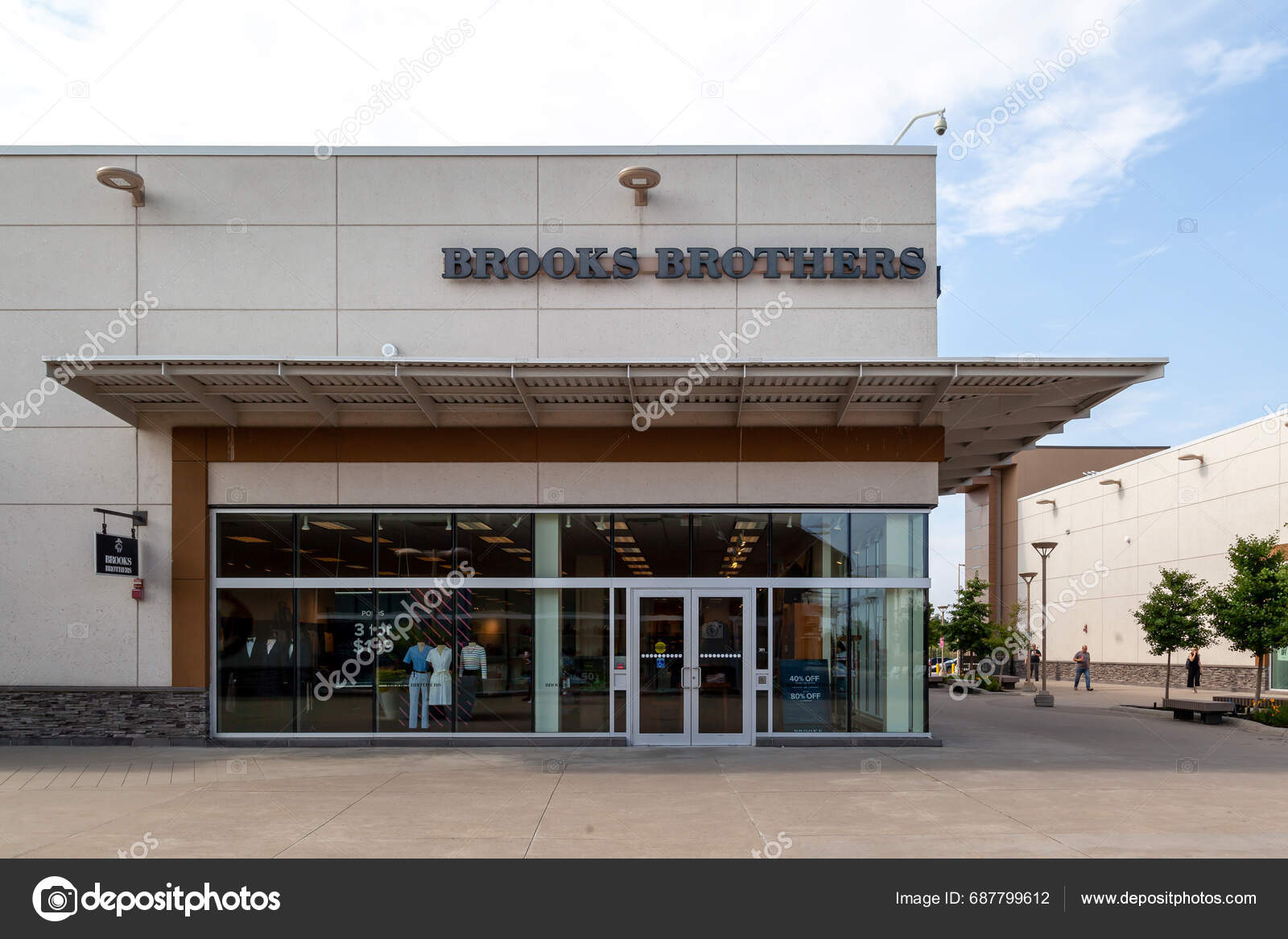 Niagara Lake Canada June 2022 Brooks Brothers Storefront Outlet
