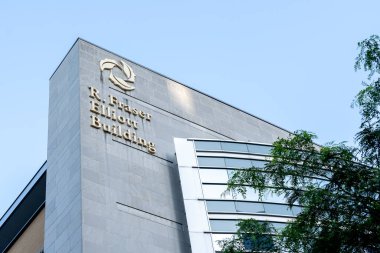 Toronto, Kanada - 13 Ağustos 2019: Toronto General Hospital 'daki R. Fraser Elliott binasının imzası.