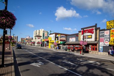 Clifton Hill sokağı 4 Eylül 2019 'da Niagara Şelalesi, Ontario, Kanada' da. Clifton Hill, Niagara Şelalesi, Ontario 'daki en büyük turist gezintilerinden biridir..