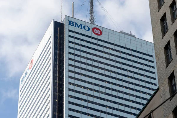 Toronto Kanada Augusti 2019 Bmo Bank Montreal Undertecknar Toppen First — Stockfoto