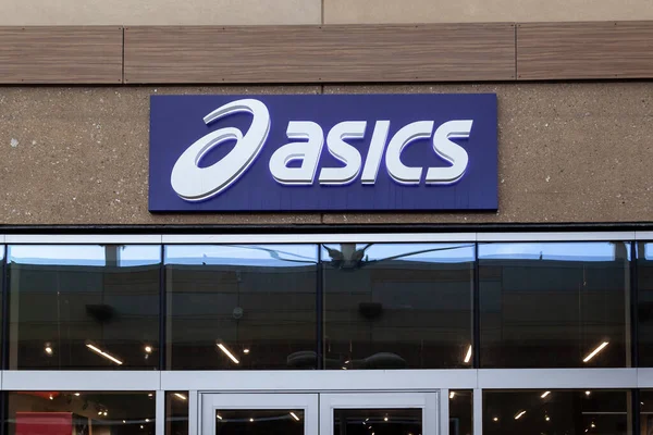 ASICS mağazası 10 Eylül 2019 tarihinde Kanada 'nın Ontario eyaletindeki Niagara Gölü' nde görülmektedir. ASICS, ayakkabı ve spor malzemeleri üreten bir Japon şirketidir..