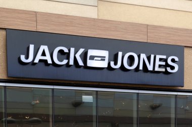 JACK JONES mağazası 10 Eylül 2019 tarihinde Kanada 'nın Niagara-on-the-Lake, On' da görülmüştür. Jack Jones Avrupa 'nın önde gelen erkek giyim üreticilerinden biri..