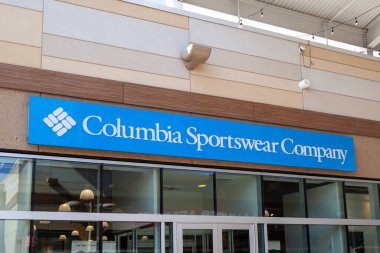 10 Eylül 2019 'da Kanada' nın Niagara Gölü üzerinde Columbia Spor Giyim Mağazası tabelası. Columbia, ABD 'li spor giyim, spor giyim ve ayakkabı üreticisi bir firma.. 