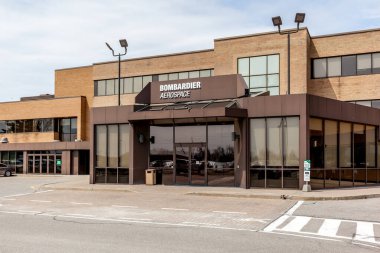 Toronto, Ontario, Kanada - 5 Mayıs 2018: Downsview bölgesindeki Bombardier Aerospace binası, Bombardier Inc. şirketinin bir bölümü..