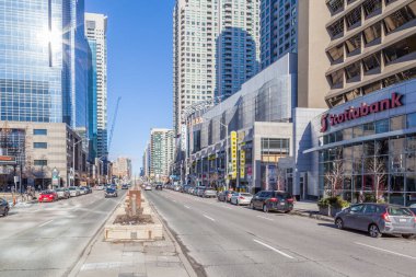 Toronto, Kanada - 1 Ocak 2017: Yonge sokağı Kuzey York merkezinden Finch bölgesine doğru bakıyor.