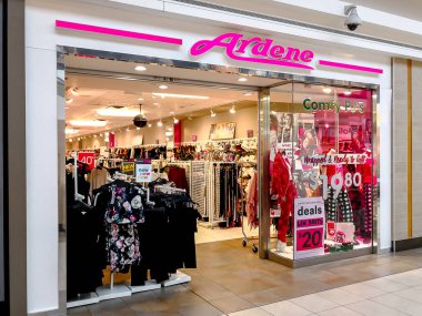 Toronto, Kanada - 17 Aralık 2018: Ardene, Toronto Fairview Alışveriş Merkezi 'nde mağaza önü. Ardene, Kanadalı bir hızlı moda perakendecisi.. 