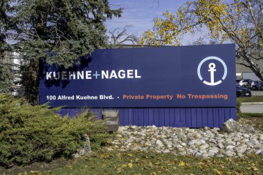 Brampton, On, Kanada - 4 Kasım 2018: Kuehne + Nagel işareti Brampton, Ontario, Kanada. Kuehne + Nagel International AG, Almanya merkezli bir küresel ulaşım ve lojistik şirketidir..