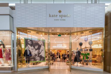 Toronto, Kanada - 23 Şubat 2018: Kate Spade New York mağazası Toronto 'daki bir alışveriş merkezinde, bir Amerikan moda evi..