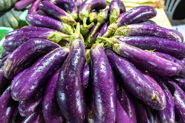 Maldivler, Maldivler 'deki pazarda bir yığın patlıcan