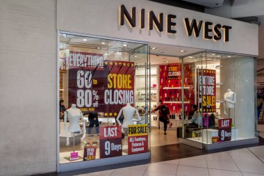 Toronto, Kanada - 19 Haziran 2018: 9 West ayakkabı mağazası Toronto, Kanada 'da. Dokuz Batı satışları durdurdu.. 