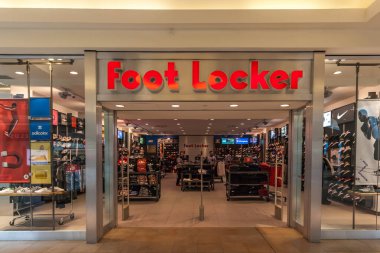 Toronto, Kanada - 7 Şubat 2018: Toronto 'daki Fairview AVM' de Foot Locker mağazası. Foot Locker Retail, Inc. Amerikalı spor giyim ve ayakkabı perakendecisi.. 