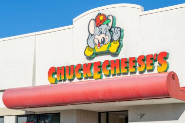 Toronto, Kanada - 29 Ekim 2018 Toronto, Kanada 'da Chuck E. Cheeses imzası. Chuck E. Cheeses, Amerikan aile eğlence merkezleri ve restoranları zinciri.  