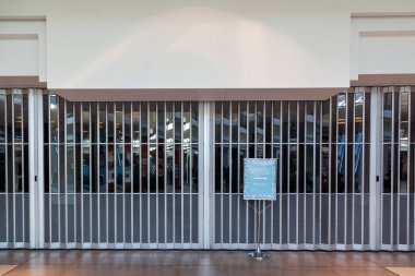 Lütfen Kuzey York 'taki CF Fairview alışveriş merkezinde metro girişi tabelası için 2 numaralı girişi kullanın.