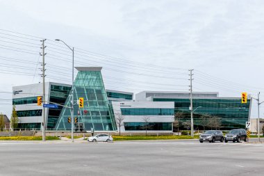 Mississauga, On, Kanada - 13 Haziran 2021: Mississauga, On, Kanada 'daki Bölgesel Polis Merkezi. Peel Bölgesel Polisi (PRP) Peel Bölgesi için polislik hizmeti sunmaktadır..