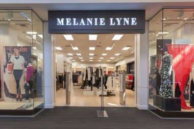 Toronto, Kanada - 17 Mart 2018: Melanie Lyne Toronto Vaughan Mills 'de dükkan önü. Melanie Lyne Kanadalı bir moda markası.. 