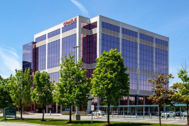 Markham, Ontario, Kanada - 21 Mayıs 2018: Oracle Canada Markham ofis binası. Oracle Corporation, çok uluslu bir bilgisayar teknolojisi şirketidir.. 