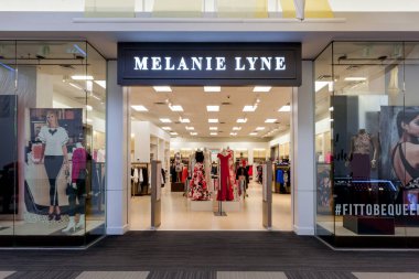 Toronto, Kanada - 17 Mart 2018: Melanie Lyne Toronto Vaughan Mills 'de dükkan önü. Melanie Lyne Kanadalı bir moda markası.. 