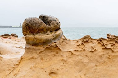 Yehliu Doğal Manzara Tayvan 'daki Yehliu Geopark' ta. Yehliu Geopark birçok eşsiz jeolojik oluşuma ev sahipliği yapmaktadır..