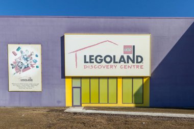 Vaughan, Ontario, Kanada - 17 Mart 2018: Legoland Discovery Centre tabelası Toronto yakınlarındaki Vaughan Mills alışveriş merkezinde. Legoland Discovery Centre kapalı bir aile eğlence zinciri.. 