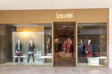 Toronto, Kanada - 18 Mayıs 2018: Toronto 'daki Bayview Village Alışveriş Merkezi' nde Laurel mağazası, bir kadın giyim mağazası.