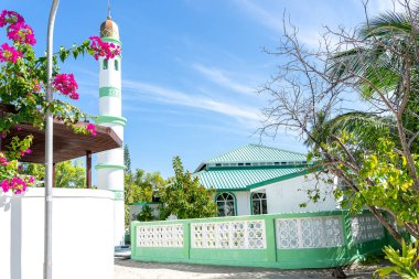 Maldivler 'deki Fulidhoo Adası' ndaki caminin dış görünüşü.