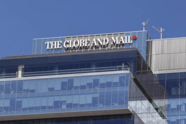 Toronto, Kanada - 19 Haziran 2018: Toronto 'daki genel merkez binasında Globe and Mail imzası. The Globe and Mail, Kanada 'nın batı ve orta kesimlerinde yayımlanan bir gazetedir. 