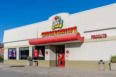 Toronto, Kanada - 29 Ekim 2018 Toronto, Kanada 'da Chuck E. Cheeses imzası. Chuck E. Cheeses, Amerikan aile eğlence merkezleri ve restoranları zinciri.   