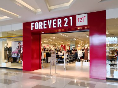 Alajuela, Kosta Rika - 4 Ekim 2018: San Jose, Kosta Rika yakınlarındaki City Mall, Alajuela 'da Sonsuzluk 21 mağazası. Forever 21, Amerikalı hızlı moda perakendecisi..