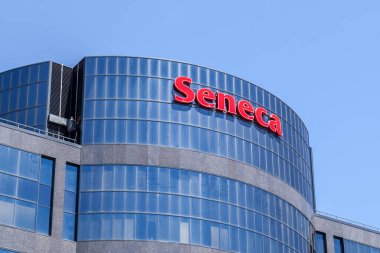 Markham, Ontario, Kanada - 21 Mayıs 2018: Seneca Koleji yeni Markham Kampüsü. Seneca Uygulamalı Sanatlar ve Teknoloji Koleji Toronto 'da bir devlet üniversitesidir..  
