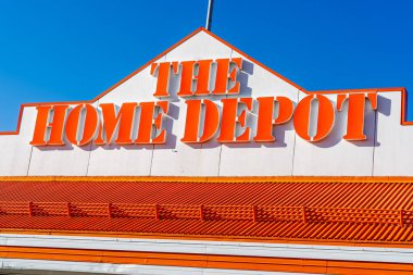 Richmond Hill, Ontario, Kanada - 24 Şubat 2018: Home Depot İşareti. Home Depot, Alet ve inşaat ürünleri satan bir Amerikan ev geliştirme şirketidir.. 