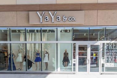 Niagara Gölü, Ontario, Kanada - 4 Mart 2018: YaYa and Co. shop front in Outlet Collection at Niagara near Toronto.