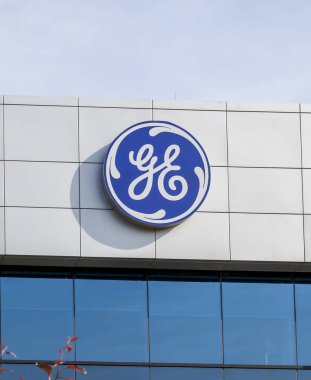 Markham, Ontario, Kanada - 16 Haziran 2018: Kanada Ontario, Markham 'daki Grid IQ Küresel Yenilik Merkezi' nin inşasında GE işareti. Tesis yenilik ve küresel işbirliğini teşvik etmek üzere tasarlandı.