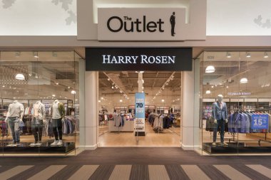 Vaughan, Ontario, Kanada - 24 Mart 2018: Harry Rosen Toronto Vaughan Mills 'de dükkan önü. Harry Rosen, üst düzey erkek kıyafetleri giyen bir Kanada markası.. 