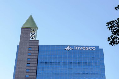 Toronto, Ontario, Kanada - 25 Haziran 2018: Toronto 'daki Invesco Canadian merkez binası. Invesco Ltd., Amerikalı bağımsız yatırım yönetim şirketi..