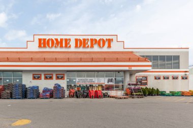 Toronto, Ontario, Kanada - 6 Mayıs 2018: Home Depot binasını imzalayın. Home Depot, Alet ve inşaat ürünleri satan bir Amerikan ev geliştirme şirketidir.