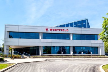 Markham, Ontario, Kanada - 21 Mayıs 2018: Markham 'da bir eğitim kurumu olan Markham' daki binada Westfield 'ın imzası 