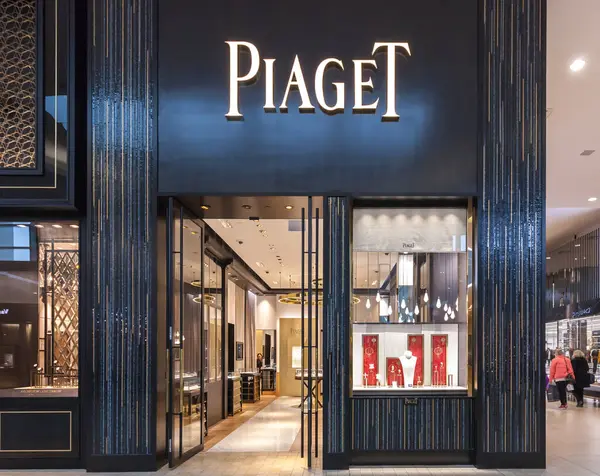 2018年2月23日 加拿大多伦多 位于多伦多购物中心的皮亚杰店面 皮亚杰公司 Piaget 是一家瑞士奢侈品手表制造商和珠宝商 成立于1874年 — 图库照片