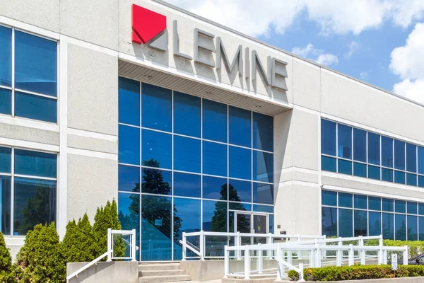 Bir Binanın Üzerinde Lemine Logosu — Stok fotoğraf