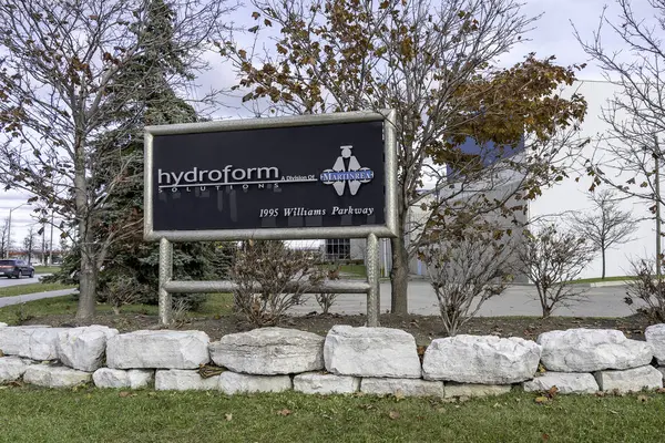 2018年11月4日至11月4日 安大略省 布朗普顿 Martinrea Hydroform Solutions的标志 安大略省 布朗普顿的汽车车身零件供应商 — 图库照片