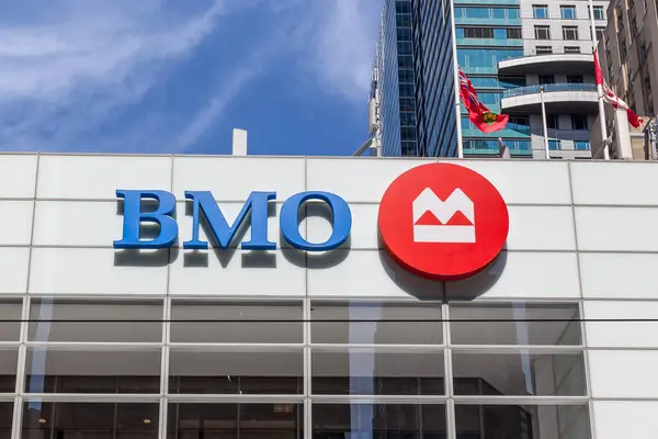Toronto Kanada Maj 2018 Bmo Bank Montreal Tecknar Avtal Uppförande — Stockfoto