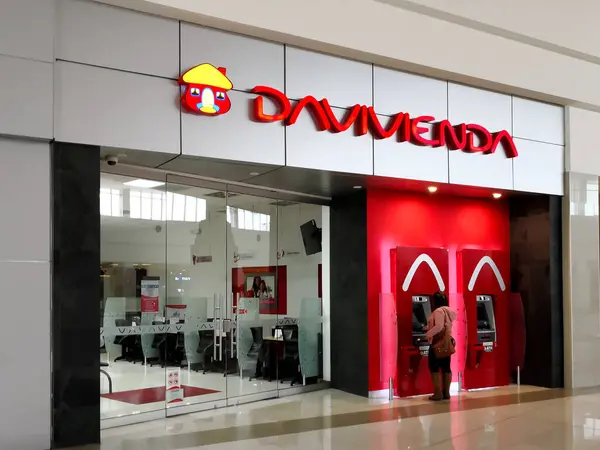 Davivienda Ladenschild Einem Einkaufszentrum — Stockfoto