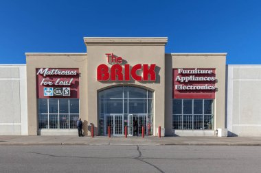 Richmond Hill, Ontario, Kanada - 24 Şubat 2018 Markham 'daki Brick mağazası. Brick Ltd., Kanadalı bir mobilya, yatak, alet ve ev elektroniği perakendecisi.. 